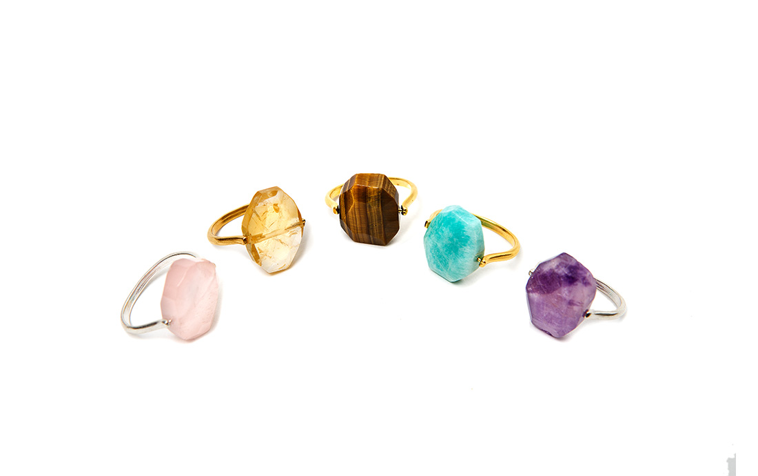 Anillo con Piedra Tallada
